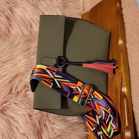 Threaded Pear shoulder bag with multi color tassel & guitar shoulder strap - Picture 1 of 4